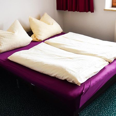 Hotel Gasthof Zum Loewen Velburg Rum bild