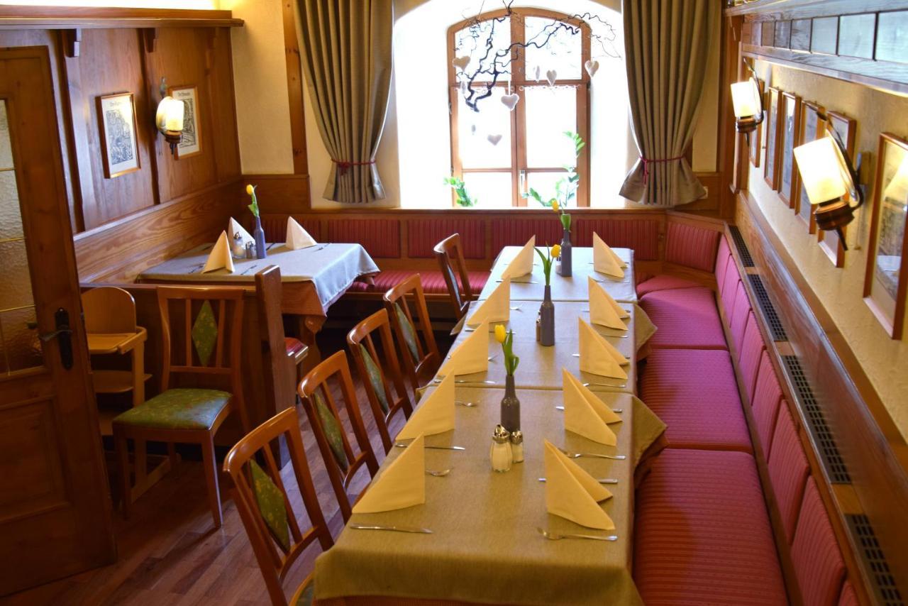 Hotel Gasthof Zum Loewen Velburg Exteriör bild