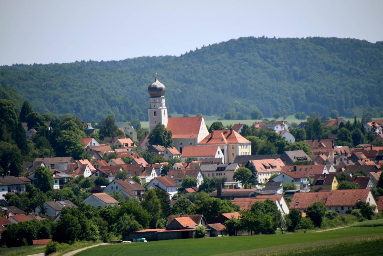 Hotel Gasthof Zum Loewen Velburg Exteriör bild