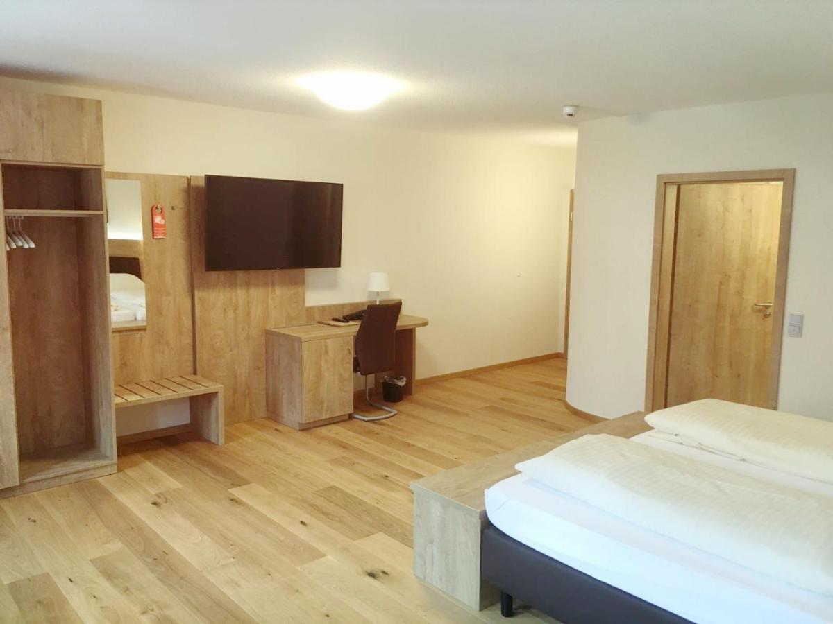 Hotel Gasthof Zum Loewen Velburg Exteriör bild