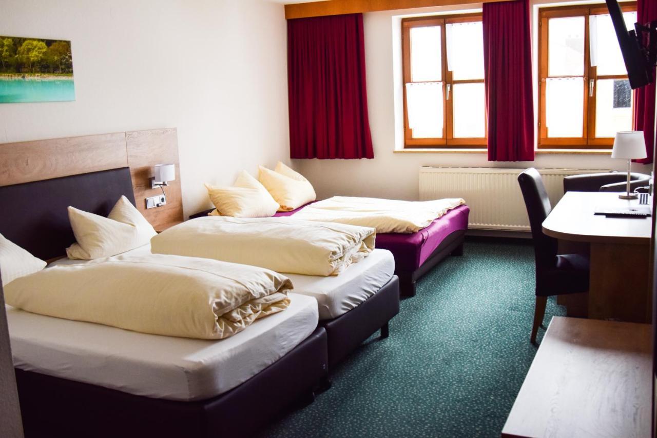 Hotel Gasthof Zum Loewen Velburg Rum bild
