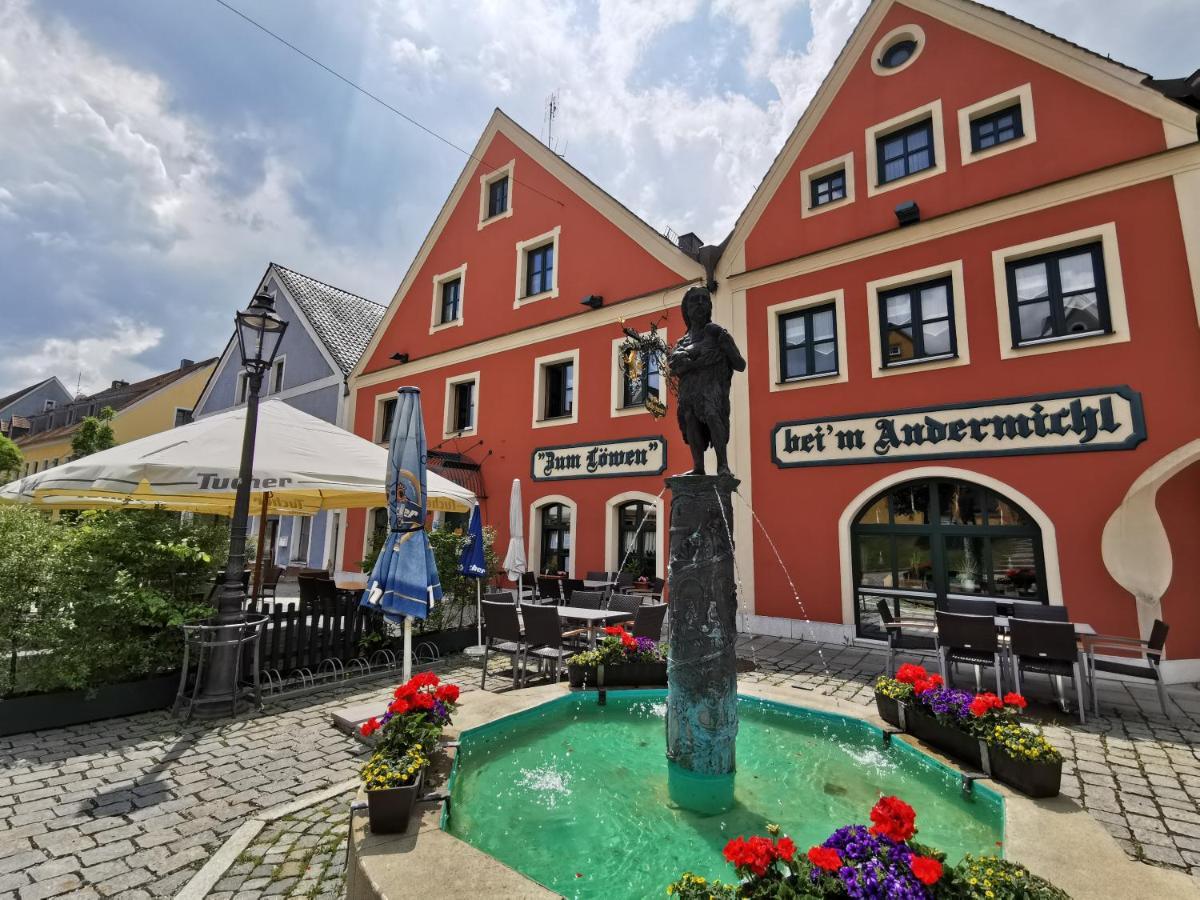 Hotel Gasthof Zum Loewen Velburg Exteriör bild