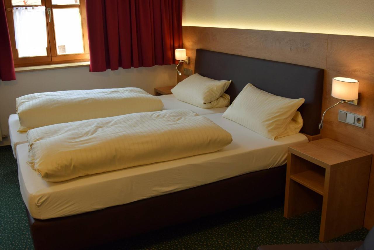 Hotel Gasthof Zum Loewen Velburg Rum bild
