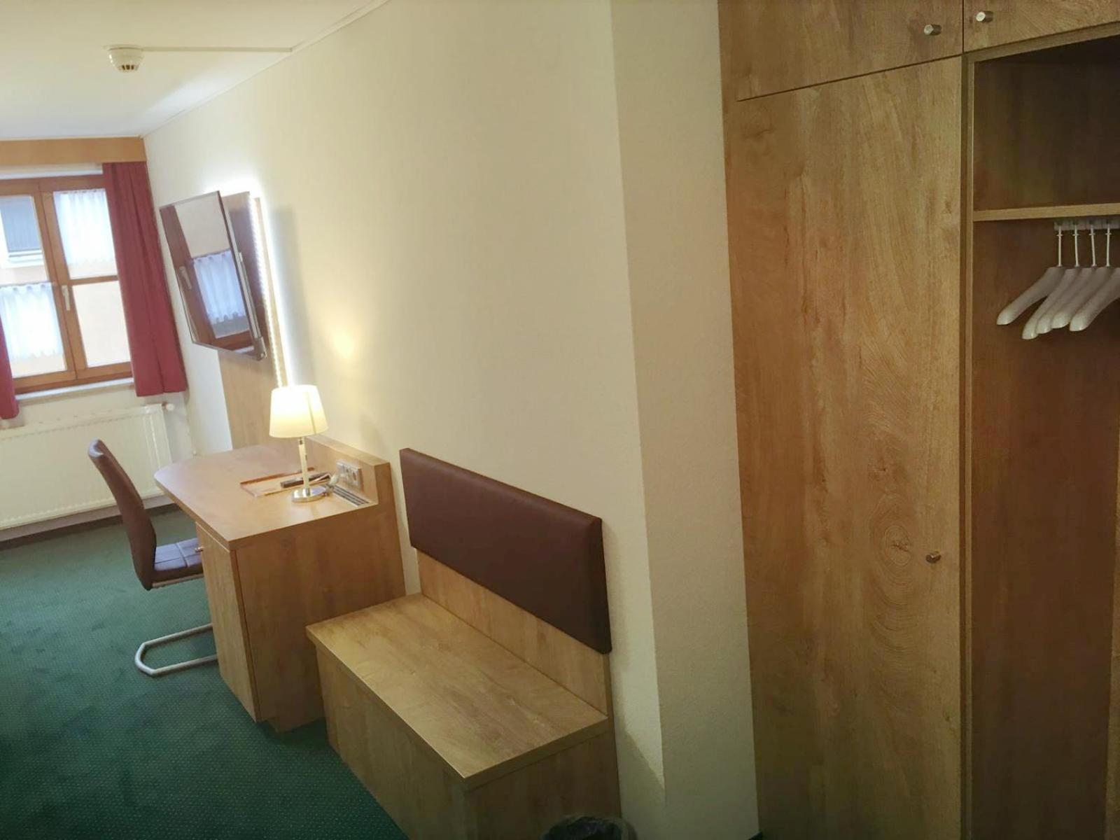 Hotel Gasthof Zum Loewen Velburg Rum bild