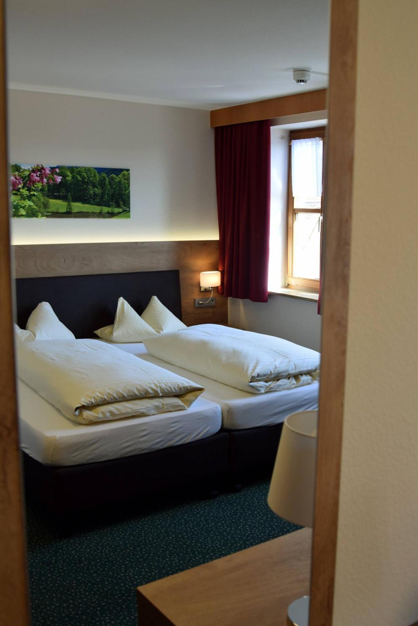 Hotel Gasthof Zum Loewen Velburg Rum bild
