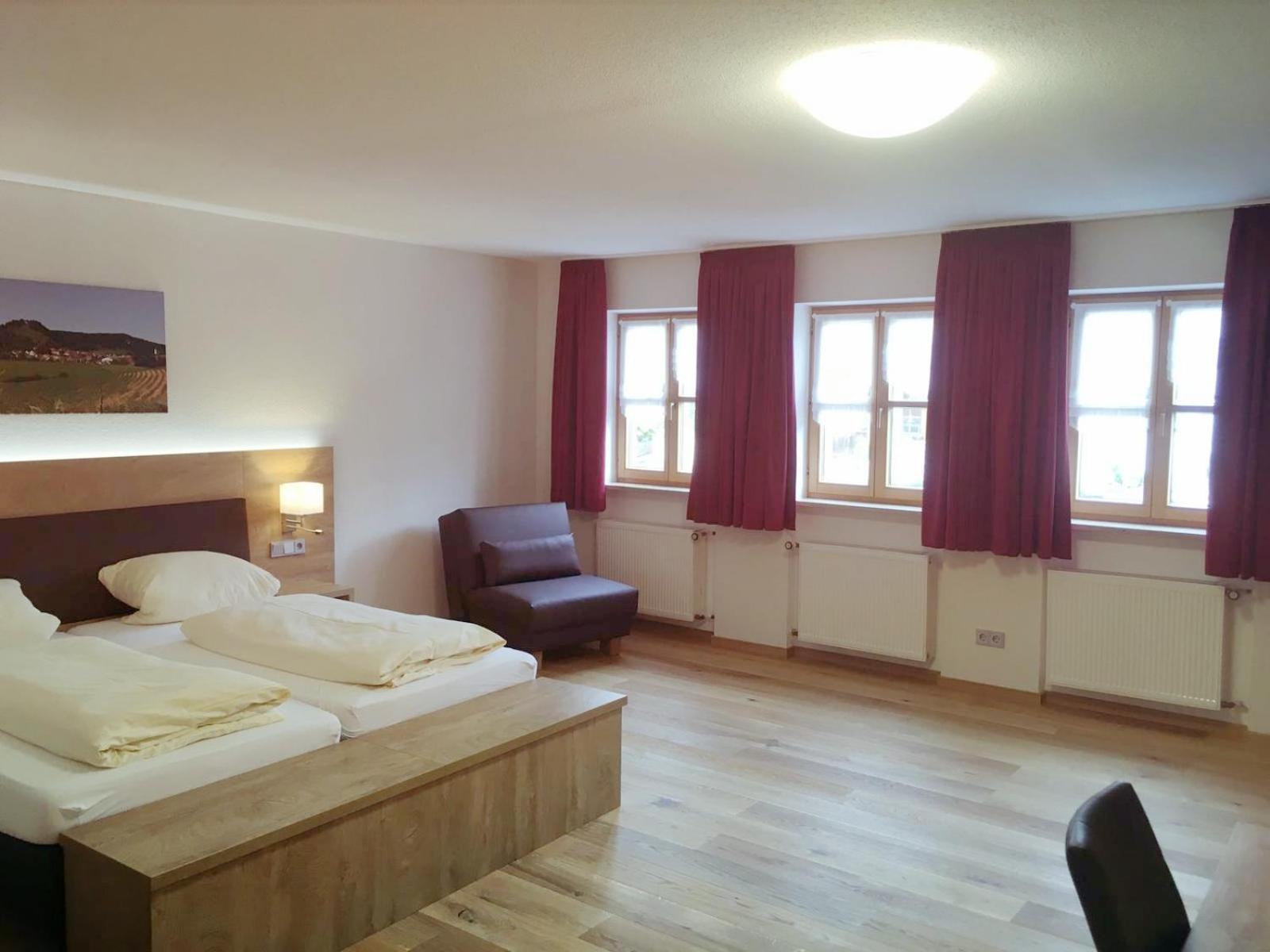 Hotel Gasthof Zum Loewen Velburg Rum bild