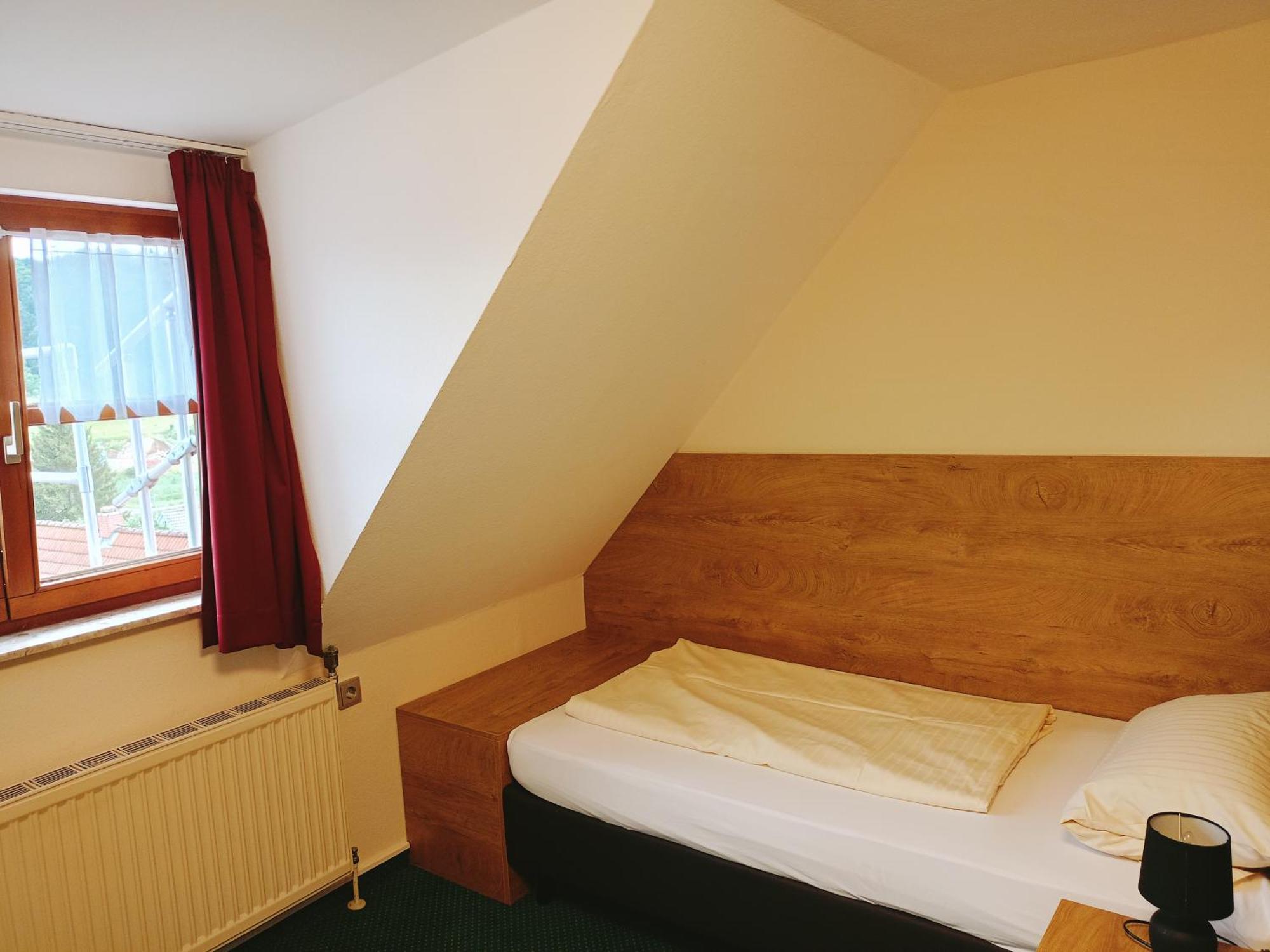 Hotel Gasthof Zum Loewen Velburg Exteriör bild