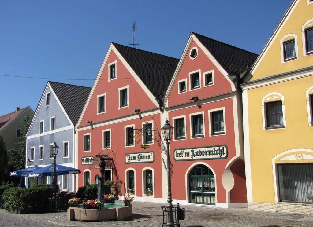 Hotel Gasthof Zum Loewen Velburg Exteriör bild